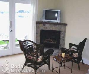 Waterfront Inn::BedAndBreakfast.com