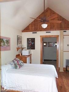 Hibiscus Coffee & Guesthouse::BedAndBreakfast.com