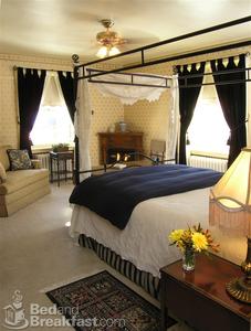 York Street House::BedAndBreakfast.com