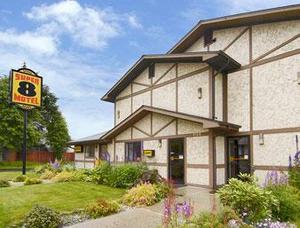 Web-3300040-entrance_to_super_8-sitka
