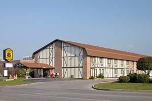 Super 8 Motel - Shelbyville::Expedia