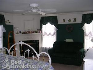 Cranberry Manor Bed and Breakfast::BedAndBreakfast.com
