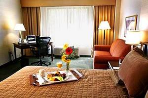 Radisson Hotel Indianapolis North::Expedia