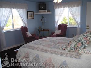 Floating Feather Inn::BedAndBreakfast.com