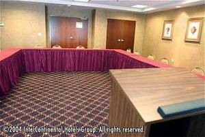 Holiday Inn Express And Suites::Travelocity.com