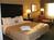 Holiday Inn Select::ProfessionalTravelGuide.com