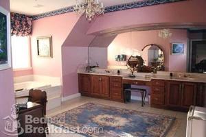 Heron Cay Lakeview Bed & Breakfast::BedAndBreakfast.com