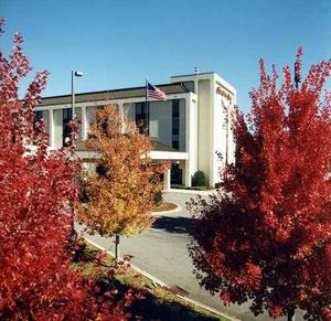 Hampton Inn Asheville - I-26 Biltmore Square::Travelocity.com