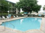 Tn-g47882_pool_01_f