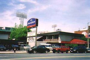 Web-1451874-fenway_howard_johnson_lodge-boston