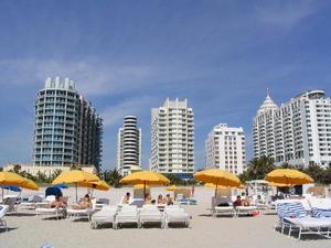 Web-2960506-crowne_plaza_from_the_beach_its_in_the_middle-miami_beach