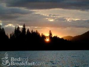 Restful Nest on the Rogue::BedAndBreakfast.com