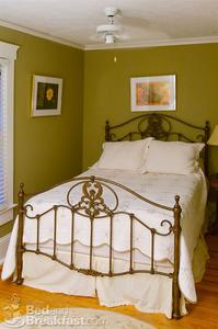 Red House Inn::BedAndBreakfast.com