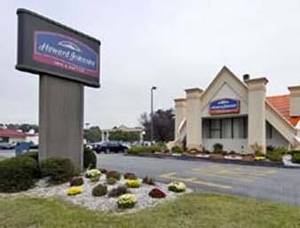 Howard Johnson Inn & Suites & Conference Center::Travelocity.com