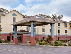 Super 8 Cranberry Pittsburgh::Travelocity.com