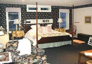 The Water's Edge::BedAndBreakfast.com