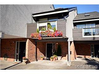 , 30-4 Montreal St