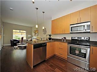 , 21-108 Conard St