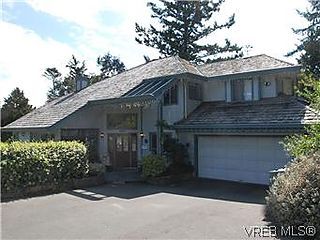 , 2222A Arbutus Rd
