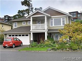 , 809 Rainbow Cres