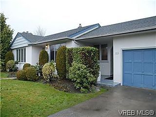 Oak Bay, 2200 Kinross Ave