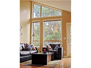 , 825-405 Goldstream Ave