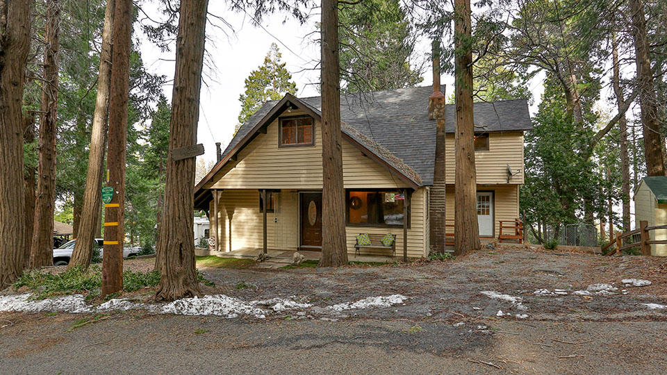 659 Mozumdar Dr, CEDARPINES PARK, CA 92322 MLS Carrington Real
