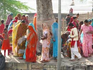 Religiöse Baumumrundung in Khajuraho