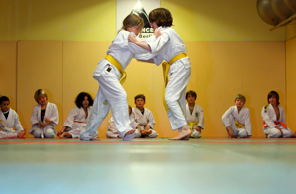 doing judo