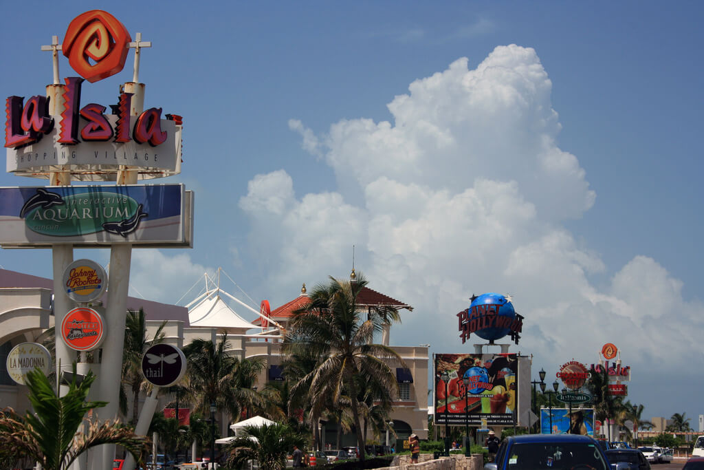 la isla shopping village