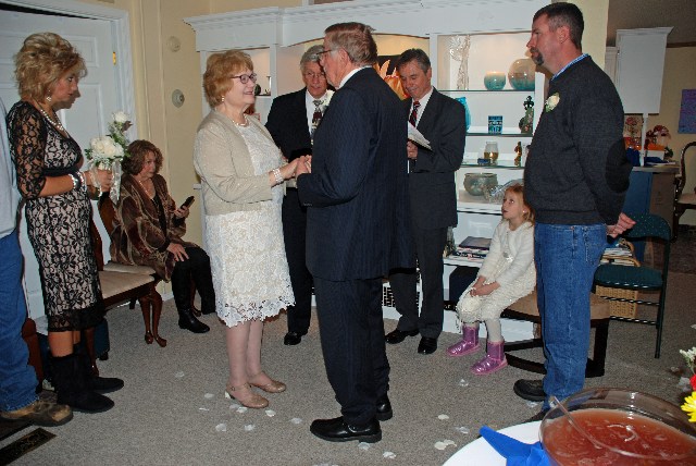 Winter Storm Jonas Interferes with Salisbury Wedding, Couple Improvises Winter Storm Jonas Interferes with Salisbury Wedding, Couple Improvises