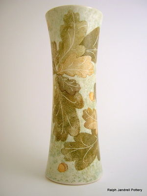 Large waisted vase- Oakleaf design