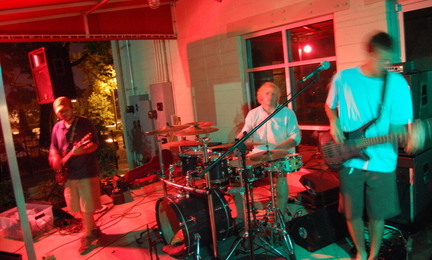 Ample_example_band_night_018_thumb_432x260