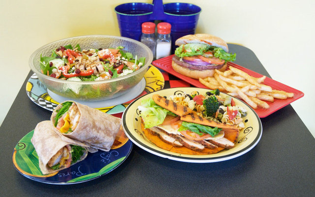 Hole_in_the_wall_deli_4_thumb_640x400
