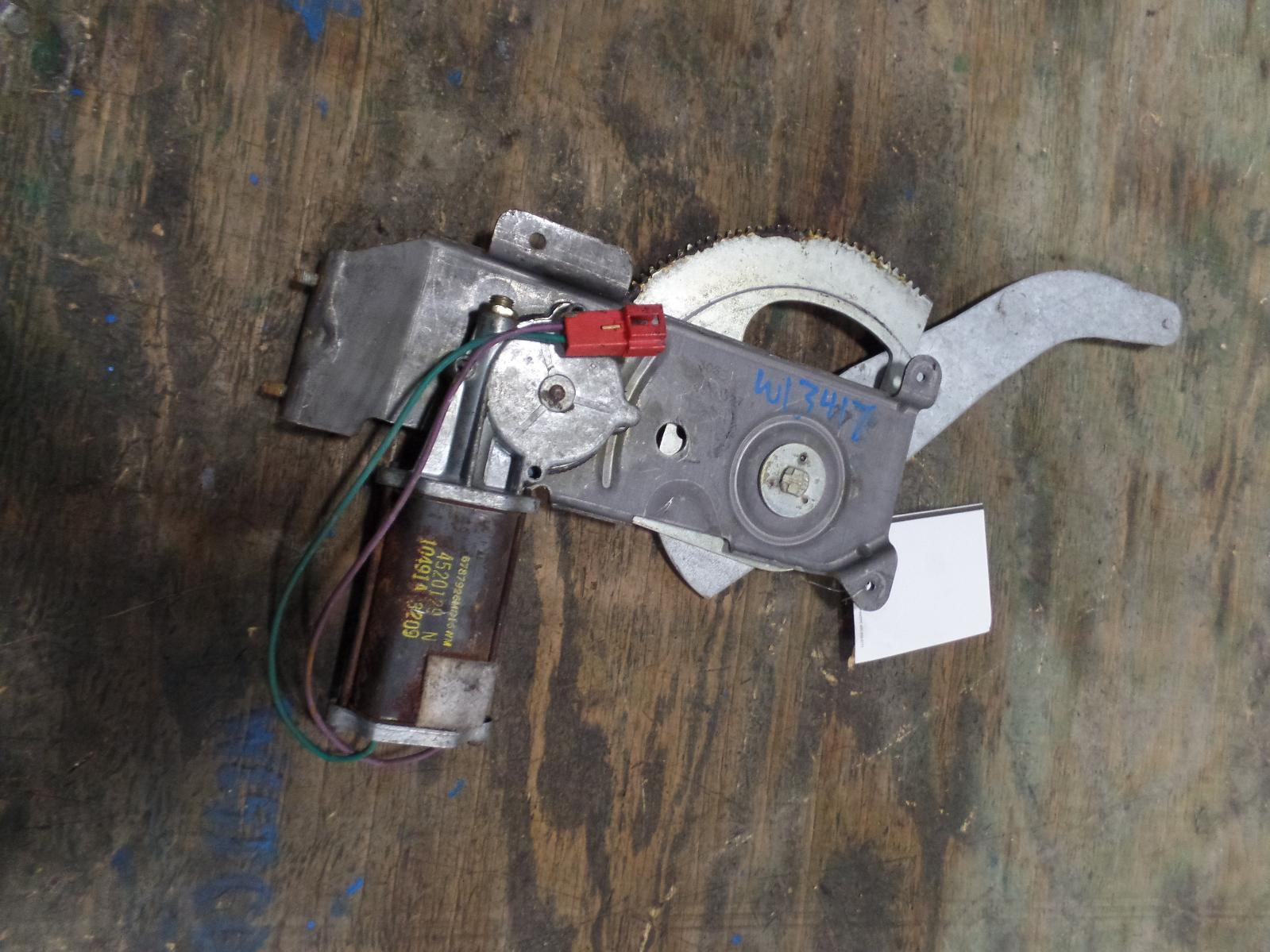 90 91 92 CHRYSLER NEW YORKER LR Window Regulator