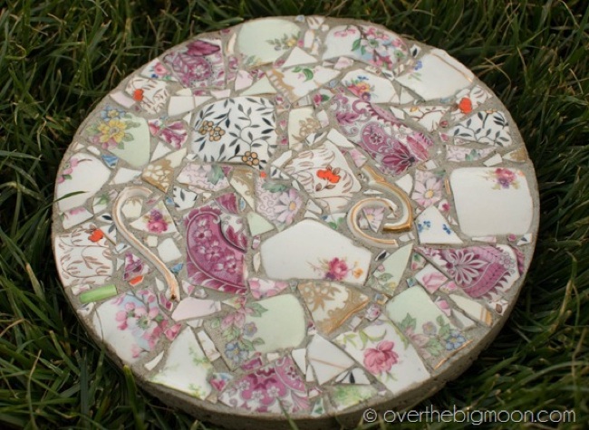 mosaic Old Dishes DIY - Mosaic