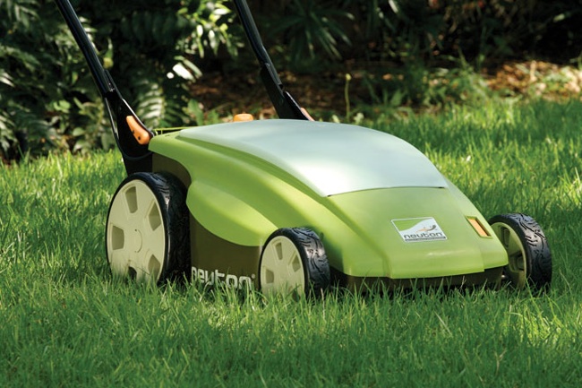 neuton-CE6 Choosing an Electric Lawn Mower - Neuton CE6