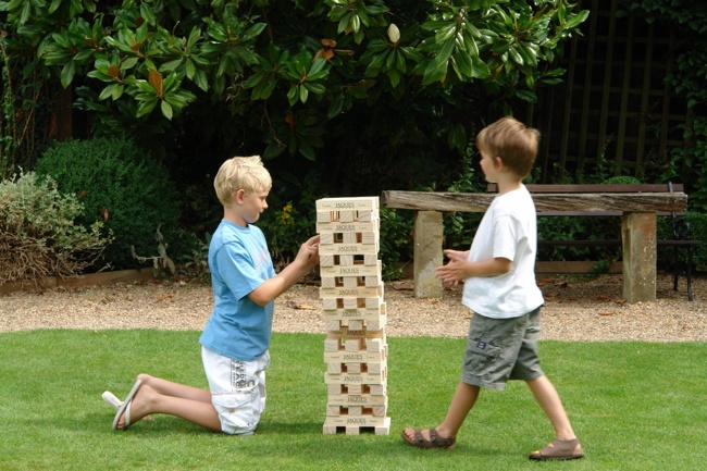 giant-jenga DIY Wood Games - Giant Jenga