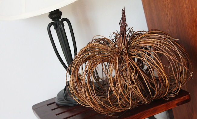 grapevine-pumpkin DIY Thanksgiving Decor - Grapevine Pumpkin