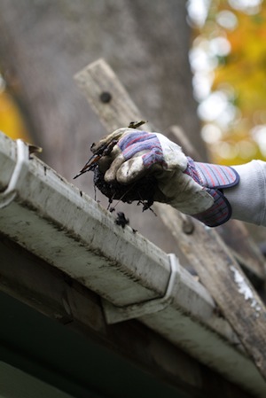 by-hand How to Clean Gutters - By Hand