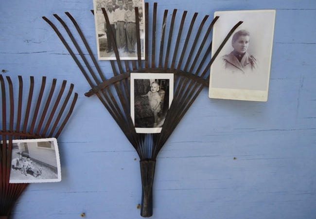 picture-holders Repurposed Rake Projects - Picture Holders