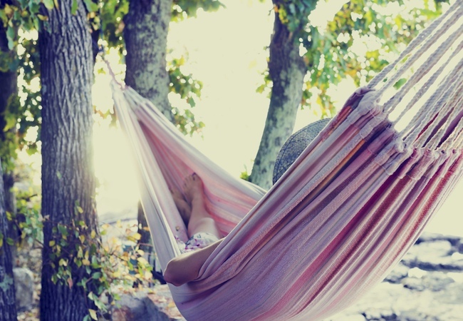 how-to-hang-a-hammock How to Hang a Hammock