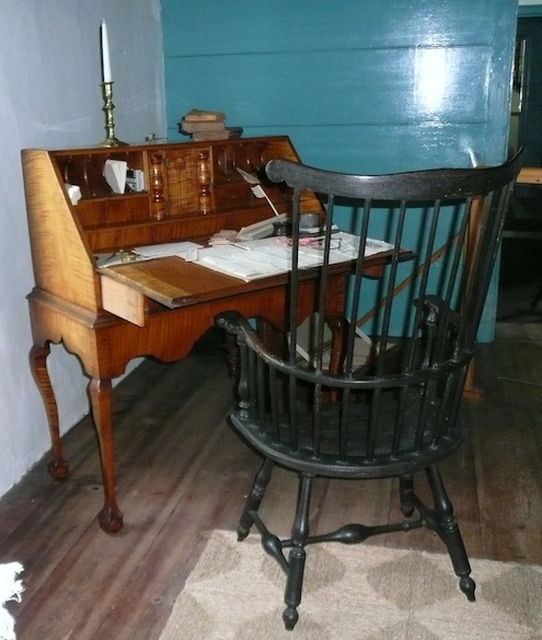 DSchwartz-HasbrouckHouse-NewburghNY-GeorgeWashingtonDesk The Hasbrouck House