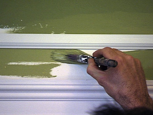 how-to-paint-trim-painting-around-molding How to Paint Trim - Painting around Molding