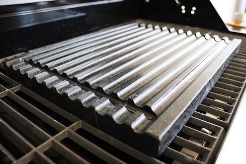 SPRAQHome-soapstone_griddle_outdoor_trough_grill2