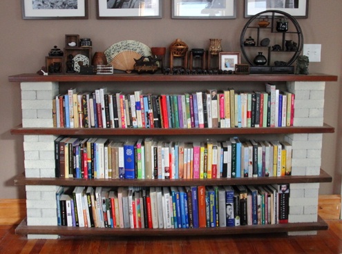 homeandawaywithlisa.com-bookcase_02 DIY Bookshelf - Blocks