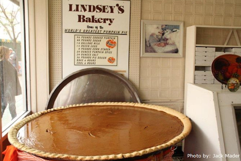 CirclevillePumpkinFestival-Ohio-Lindsey'sBakery-PumpkinPie Pumpkin Festivals - Lindsey's Bakery Pumpkin Pie