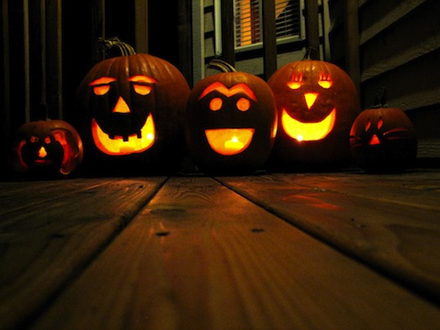 Jack O Lanterns at Night Pumpkin Carving - Jack O' Lanterns at Night