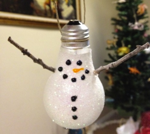 DIY Lightbulb Snowman Ornament