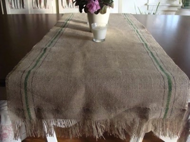 table-runner Burlap DIY - Table Runner